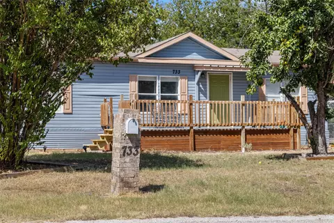 733 E Ham Ave, De Leon, TX 76444