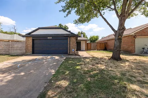 2519 Butterfield Dr, Fort Worth, TX 76133