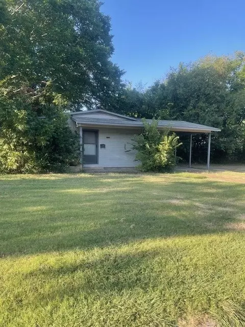 805 W Doyle St, Granbury, TX 76048