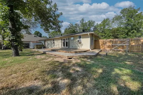 Exterior - 243 Hideaway Ln E, Hideaway, TX 75771 photo 5 of 8
