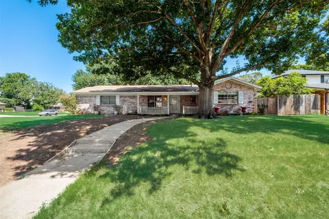 701 Meadowlark Cir, Crowley, TX 76036