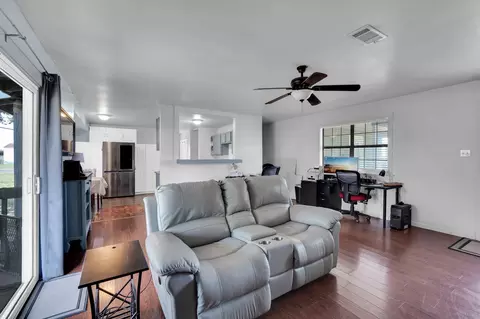 1034 Gibson Rd, Waxahachie, TX 75165