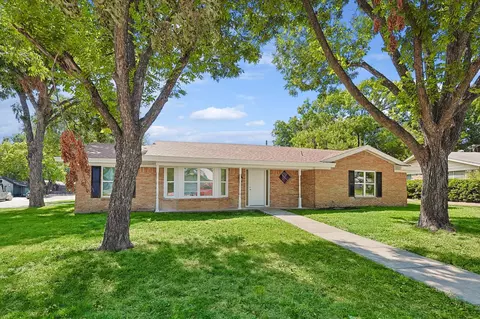 1718 Barton Dr, Arlington, TX 76010