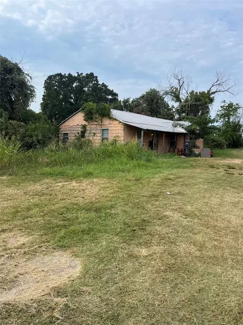 750 Jay Bird Ln, Springtown, TX 76082