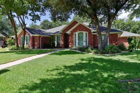 845 Hunters Glen Trl, Fort Worth, TX 76120