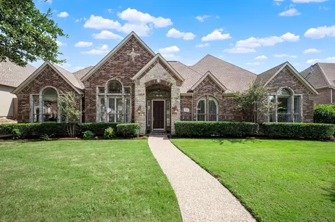 2304 Creekside Cir N, Irving, TX 75063