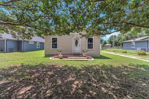 2514 Sunset St, Denison, TX 75020