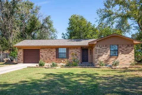 2004 Calvert Rd, Brownwood, TX 76801