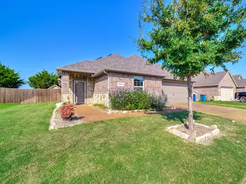1530 Woodlake Dr, Waxahachie, TX 75165