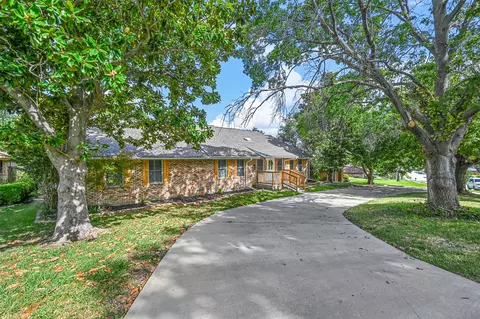 4105 Village Green Dr, Irving, TX 75038