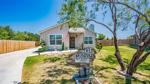 5615 Belaire Cir, Granbury, TX 76048
