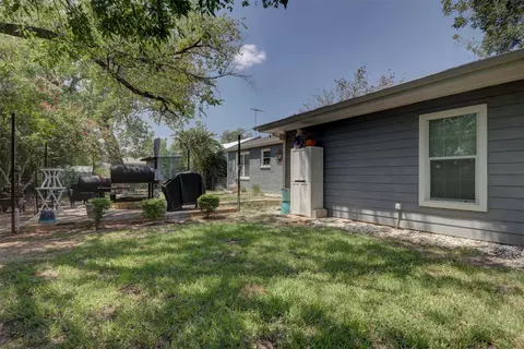 Exterior - 708 E Beth St, Whitney, TX 76692 photo 5 of 8