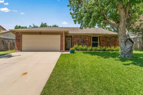 1916 Bosque Ln, Arlington, TX 76006