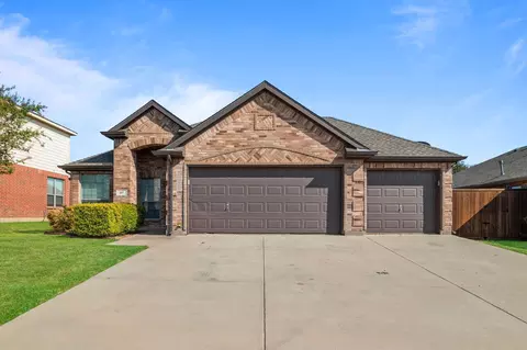 97 N Highland Dr, Sanger, TX 76266