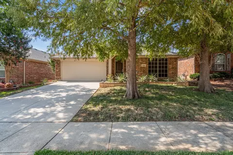 504 Grayson Ln, Lake Dallas, TX 75065