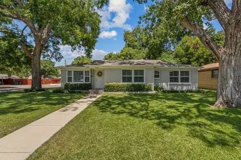 6140 Walnut Dr, Fort Worth, TX 76114