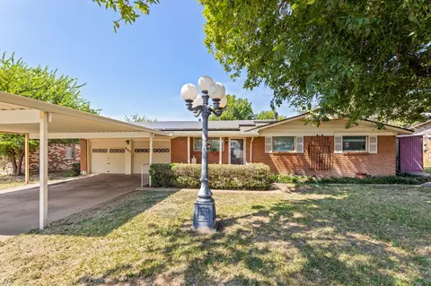 4521 Roxie St, Haltom City, TX 76117