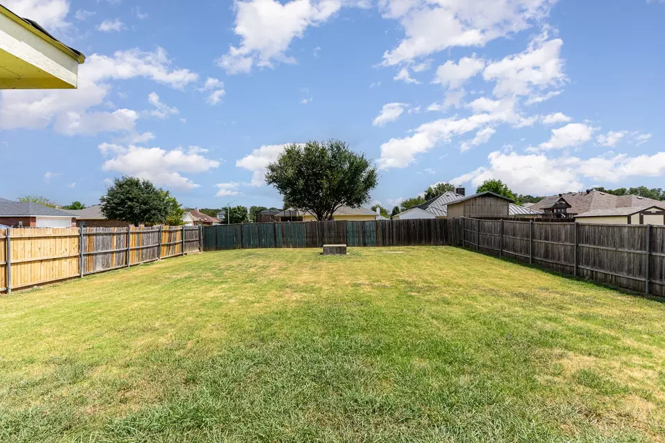  2500 Spring Creek Dr, Balch Springs, TX 75180 photo 8