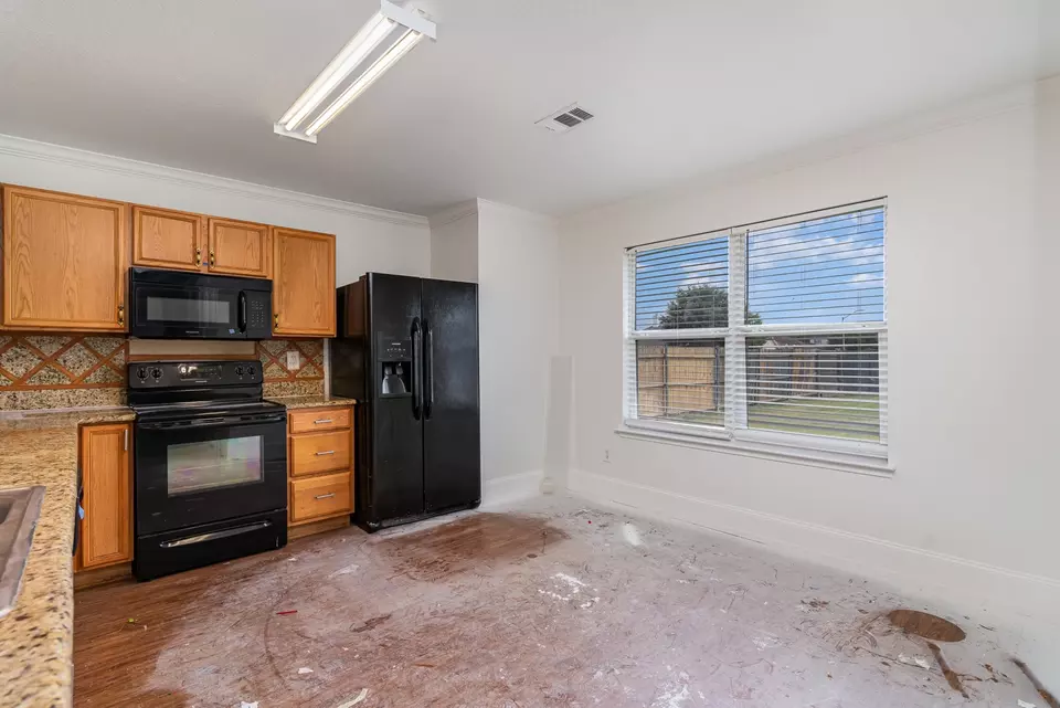  2500 Spring Creek Dr, Balch Springs, TX 75180 photo 4