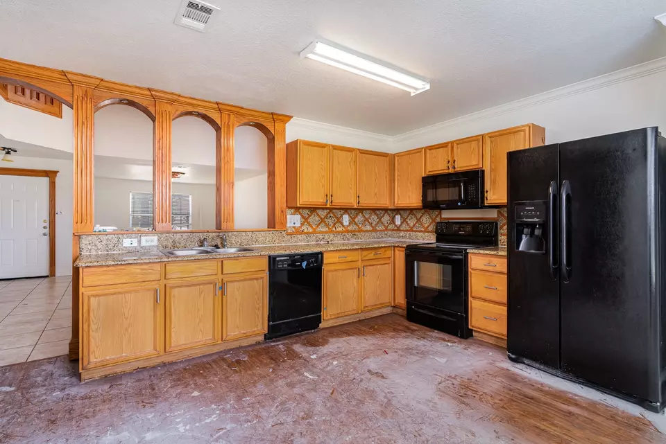  2500 Spring Creek Dr, Balch Springs, TX 75180 photo 3