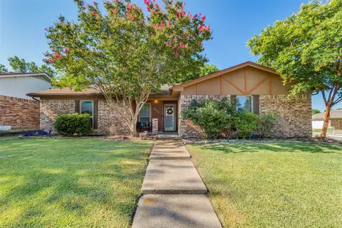 6612 Redbud Dr, Watauga, TX 76148