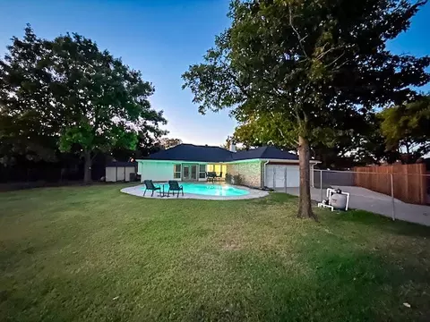 Exterior - 2201 Crestview Ln, Rowlett, TX 75088 photo 9 of 11