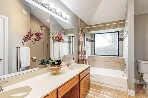 Bath - 2201 Crestview Ln, Rowlett, TX 75088 photo 1 of 2