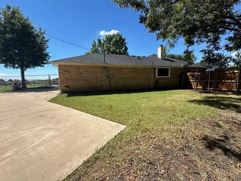 Exterior - 2201 Crestview Ln, Rowlett, TX 75088 photo 10 of 11