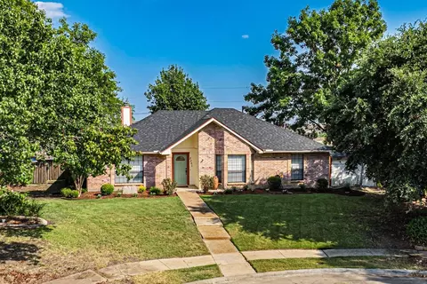 Exterior - 2201 Crestview Ln, Rowlett, TX 75088 photo 4 of 11