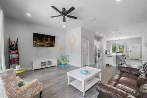 1247 Marfa Ave, Dallas, TX 75216