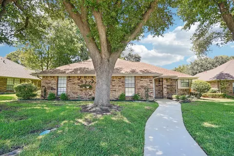 600 Wisterglen Dr, Desoto, TX 75115