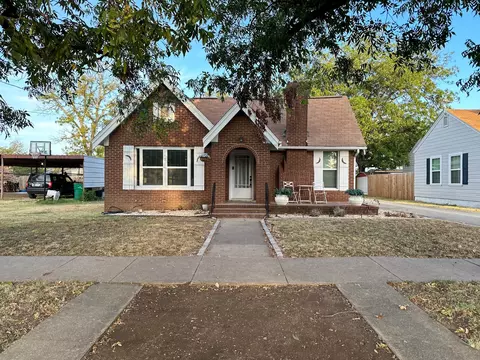 1810 S Concho St, Coleman, TX 76834