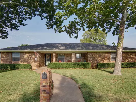 1404 Tanglewood Dr, Graham, TX 76450
