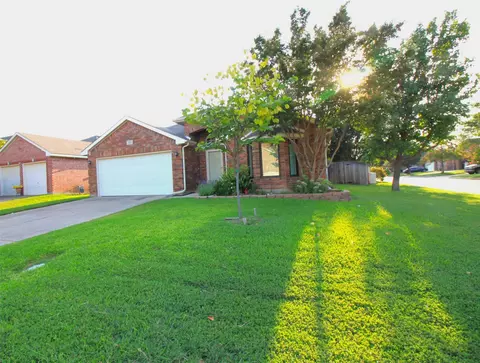 6104 Bowin Dr, Fort Worth, TX 76132