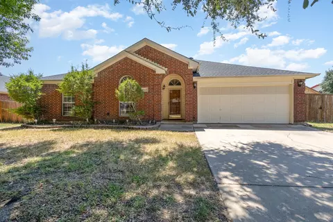 1627 Summertree Ln, Grand Prairie, TX 75052