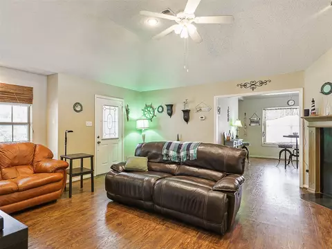 Living - 506 E 5th St, Prosper, TX 75078 photo 1 of 2