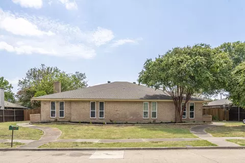 2834 Townbluff Dr, Plano, TX 75075