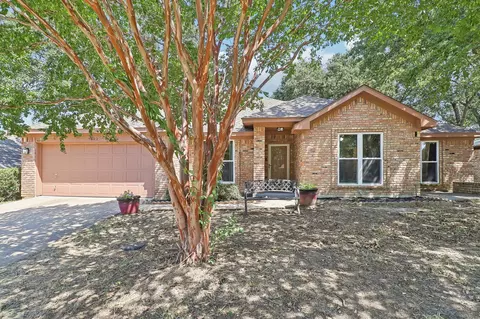 1902 Oxford Dr, Kaufman, TX 75142