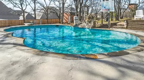 6801 Crane Rd, North Richland Hills, TX 76182