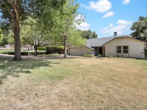 1321 Blanco Ct, Benbrook, TX 76126