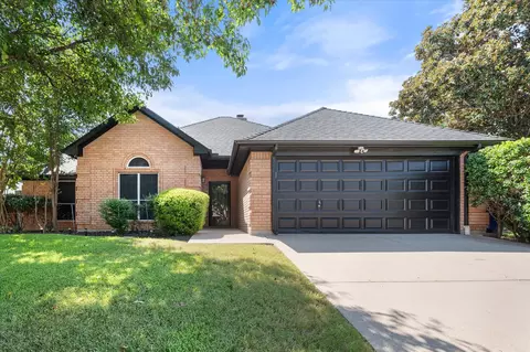 804 Twin Creek Dr, Mansfield, TX 76063