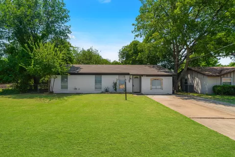 2233 14th St, Grand Prairie, TX 75051