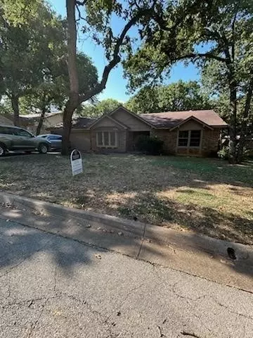6805 Shadydale Dr, North Richland Hills, TX 76182
