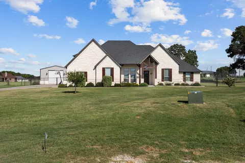 421 Spring Valley Rd, Weatherford, TX 76087