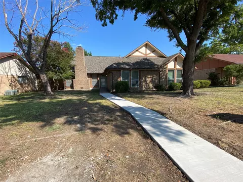 2802 Emerald Dr, Mesquite, TX 75150 photo 4