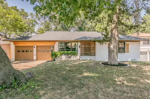 1415 Autumn Leaves Trl, Dallas, TX 75241