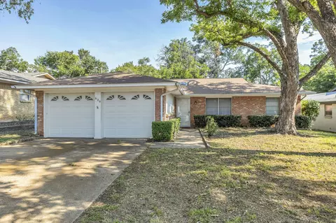 620 Oak Dr, Hurst, TX 76053