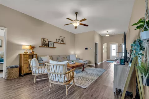 729 Lansman Trl, Denton, TX 76207