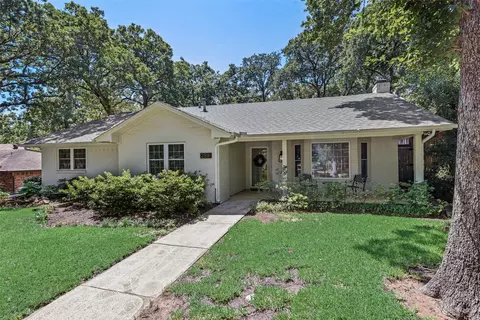 2811 Cresthaven Dr, Grapevine, TX 76051