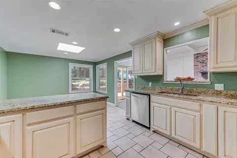 2811 Cresthaven Dr, Grapevine, TX 76051 photo 5